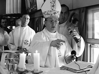 The exhausting, dangerous work for several zlotys shows the truth of human condition and social system VILÁG - KÉPEK / WORLD AND IMAGES DOKUMENTUMOK 1 - DOCUMENTARY 1 APRIL 24. (SUNDAY) 2005.