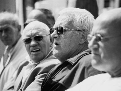 nl "Boys will be" is a fragmentary, poetic sketch of old age and things VILÁG - KÉPEK / WORLD AND IMAGES DOKUMENTUMOK 4 - DOCUMENTARY 4 APRIL 25. (MONDAY) 2005. ÁPRILIS 25. (HÉTFÕ) 13:00 APRIL 28.