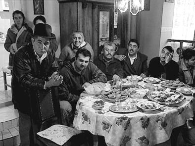 174, Hungary Tel: 36/1/460-80 60 Fax: 36/1/460-80 50 E-mail: filmplus@filmplus.hu Amar kris - Gypsy Oath, Gypsy Law (wife, horse, decision).