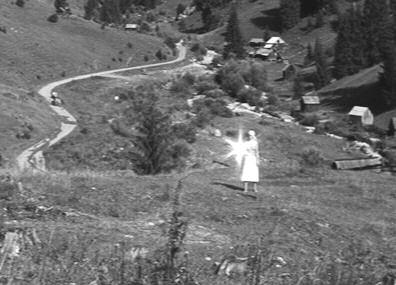 ÖRDÖGTÉRGYE GEN(I)US DIABOLIS Rendezõ / Directed by: LAKATOS Róbert (HUN) 19 min. (MW'2004) "For a time now, a wench's been comin' to me at the stroke of midnight.