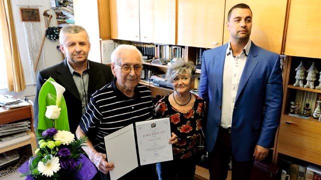 A kerek nyolcvan éves jubileum alkalmából a város önkormányzata és a Tapolcai Honvéd Kulturális Egyesület programsorozattal készült, amelynek első állomása a Repülő képek című Koszorúzással