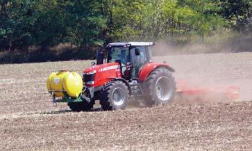 BactoFil JET munkaeszközre és a traktor elejére is szerelhető, a talajoltás eszköze csökkentett