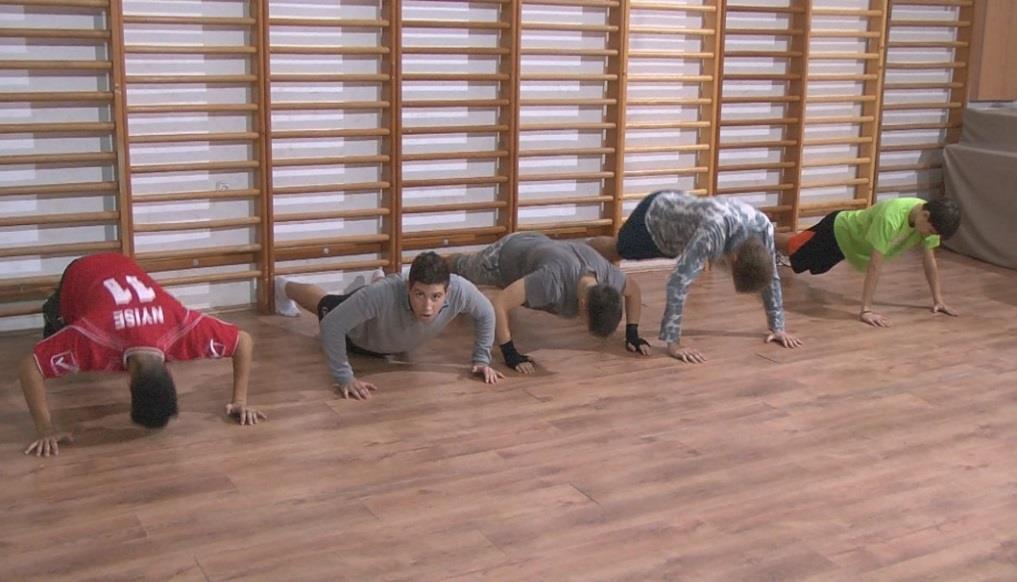 4 ÉVFOLYAMOS GIMNÁZIUM - SPORT FAKULTÁCIÓVAL T a n u l m á n y i t e r ü l e t b e l s ő k ó d j a : 000 8 A diákok a 4 évfolyamos gimnáziumnak megfelelő általános óraszám mellett emelt óraszámban