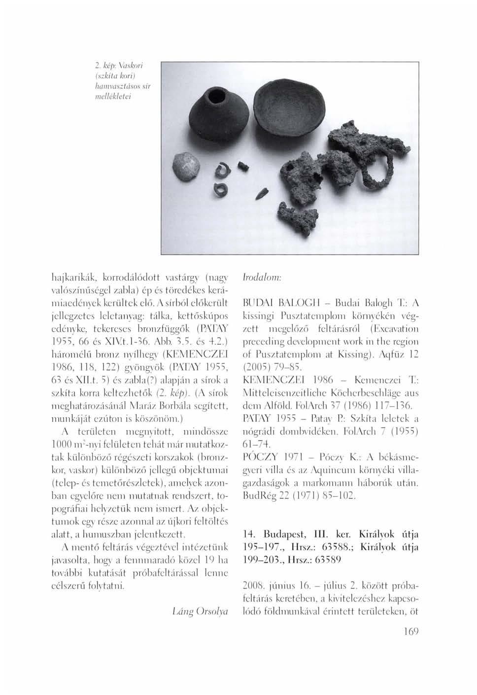 2. kép: Vaskori (szkíta kori) hamvasztásos sír mellékletei hajkarikák, korrodálódott vastárgy (nagy valószínűsége] zabla) ép és töredékes kerámiaedények kerültek elő.