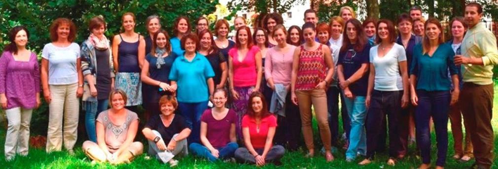 SZERVEZETI STRUKTÚRA ÉS A CSAPAT SZERVEZETI STRUKTÚRA Kuratórium Czeizel Barbara intézményigazgató Hajtó