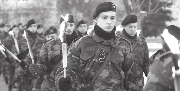 katonai szolgálatra, és további több mint 180 fő önkéntes tartalékosként vállalt szerepet a honvédelemben. Szerződéses és tartalékos szolgálat. Mi a kettő között a különbség?