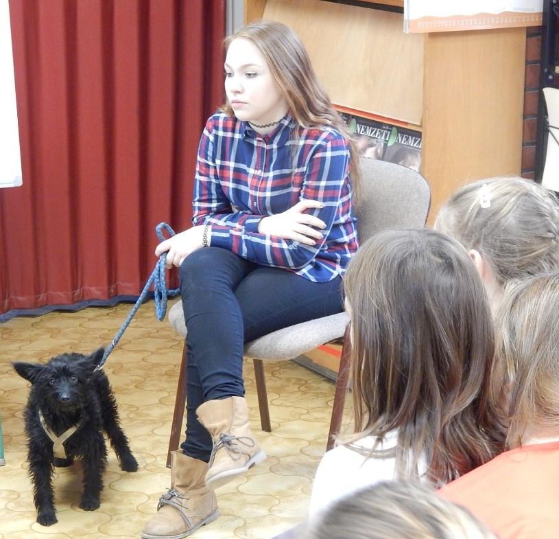 12 Csudajó Hócsengő, hócsillag Idehull, elillan. Elillan, nyoma sincs, Megcsen még, megvillan, Megvillan, búcsút int. Hócsengő, hócsillag Hová lett? Elolvadt. Hócsengő. Hócsillag.