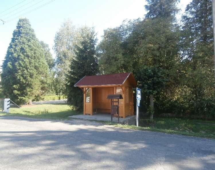 Ezért a jelenlegi bánokszentgyörgyi buszmegállók arculatának fejlesztését, a