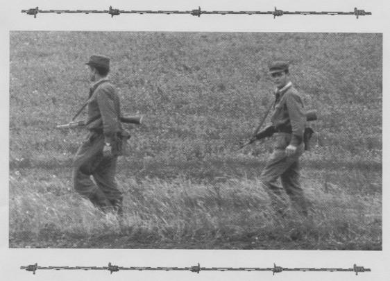 Járőröző határőrök * Az elbeszélést onnan folytatjuk, hogy a családdal a zöldhatáron akartunk átjutni Ausztriába. Be kell vallanom, hogy az első nekifutásom nem sikerült.