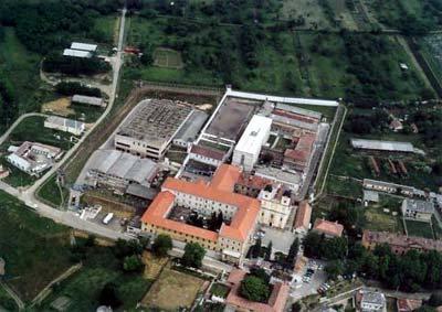 A márianosztrai börtön területe madártávlatból E helyről indult útra 1384-ben Lajos király lánya Hedvig, akit a lengyel rendek 1385-ben, Krakkóban koronáztak királynővé.