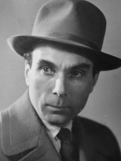 irányzatról, képviselőről, mondhat véleményt személyekről, eszmékről, rendelkezésekről. Akkor még nem tudtam, hogy merre induljak. Szabad voltam, de az igazi szabadsághoz sok minden hiányzott. Igazi?