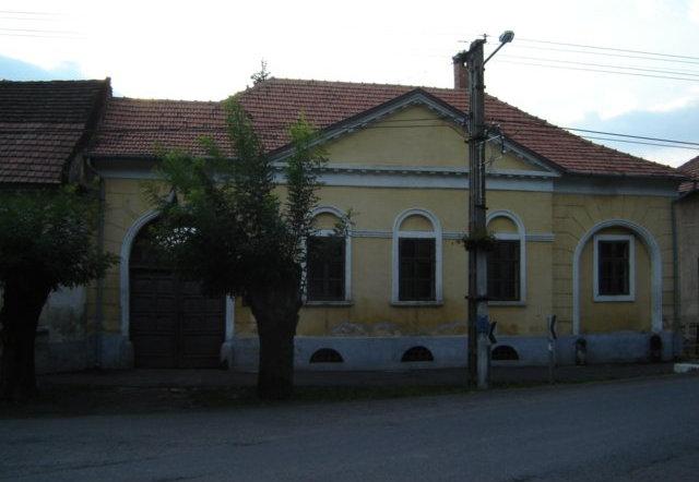 Abaújszántó, Helytörténeti múzeum * Abaújszántó nagyközség az Észak-Magyarországi régióban, Borsod megyében, a Cserhát és Zemplén-hegység között, a Hernád völgyében, a Szerencs patak mellett fekszik.