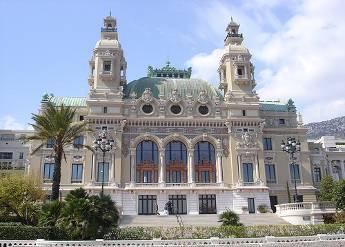 ra is megőrizte jellegzetes halászkarakterét. Rapallo szintén nyüzsgő turistaparadicsom, de érdemes volt felkeresni az ősi várkastélyát.