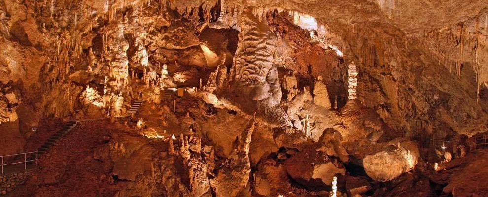 Baradla-barlang Az Aggteleki Nemzeti Park felszín alatti világának legjelentősebb képviselője, a Baradla- Domica barlangrendszer, a víznek köszönheti a létrejöttét, összesen 25 km hosszúságú.