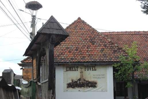 mellett az Emelt fővel