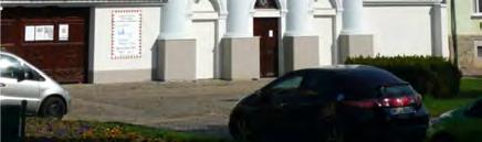 A templomtérben látható a Fájdalmas Krisztus szobor, amelyet 1701-ben készített Gayer Mátyás.