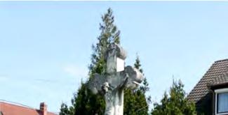 SZOBROK,