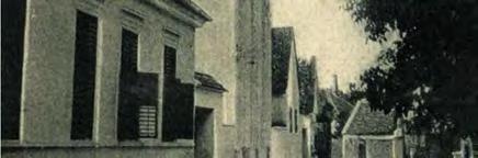 Sárvár első okleveles említése 1288-ból származik. A vár uradalmát és a belváros területén fekvő Sársziget mezővárost Kőszegi János nádor hozta létre.