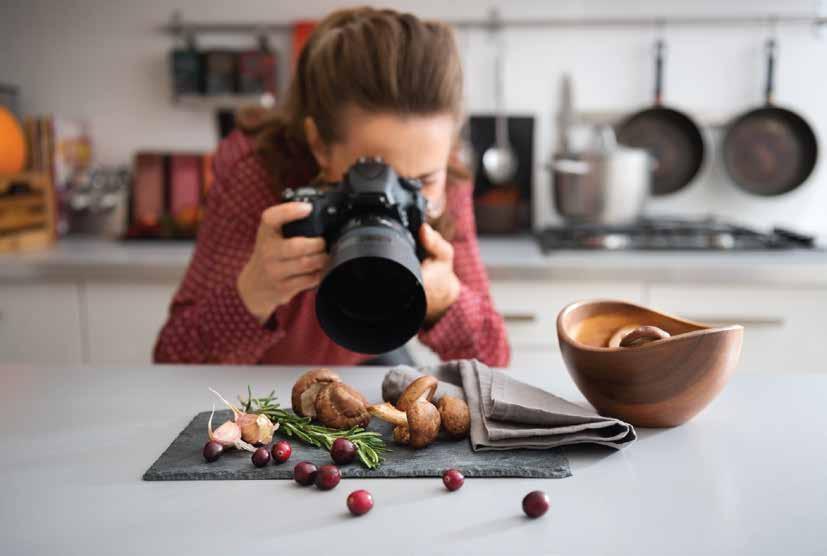 Vizuális stílus A mai világban a legtöbben videókat és más vizuális anyagokat keresnek, így bloggerként néha nehéz kitűnni a többi influencer közül.