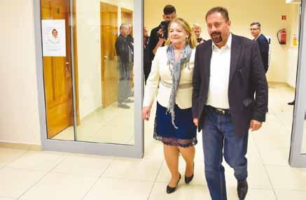 Így hivatalos adatok jó későn érkeztek, mert különösen Budapesten a megszokott túlzsúfolt szavazókörökben jócskán túlóráztak.