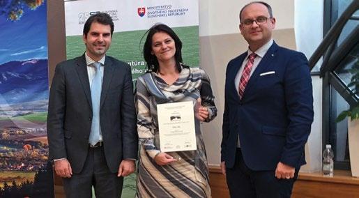 Az izsai iskola fejlesztésével és az oktatási intézmények megtartásával hozzájárult ahhoz, hogy az izsaiak saját községükben, anyanyelvükön tanulhassanak.