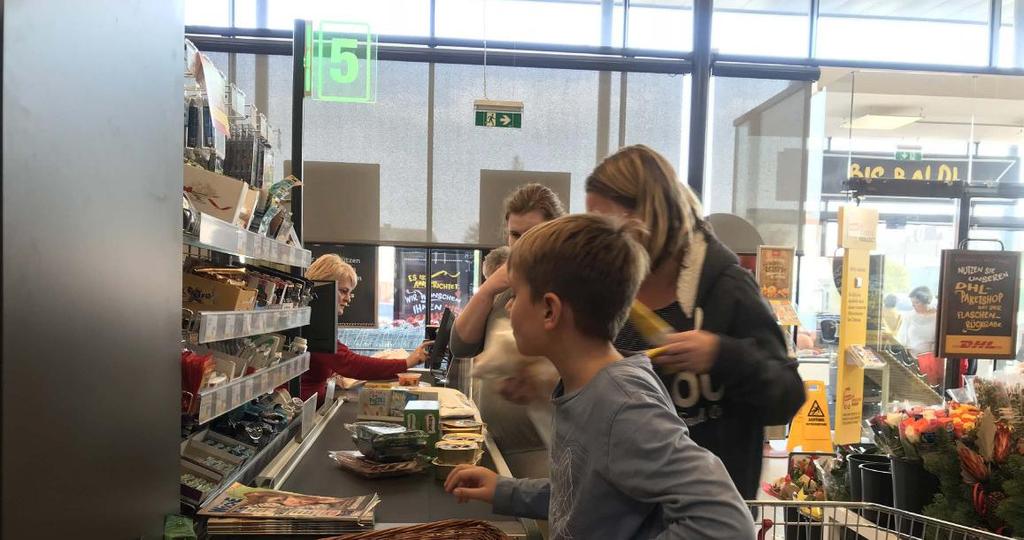 Kasszahívó Termékjellemzők Gombnyomásra kasszanyitás és zárás hang és fényjelzésre Opcionális plusz