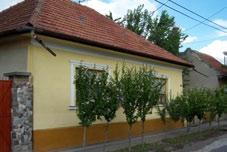 +36 70 336 8899 CEGLÉDEN 10 éves 100 nm 3+ nappalis újszerű állapotban lévő családi ház 3900 nm telken eladó 23.9 MFt +36 70 411 8406 CEGLÉDEN 120 nm 4+ nappalis családi ház eladó 19.