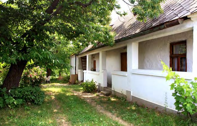 Jellemző tetőhajlásszög 35-40 fok közötti.
