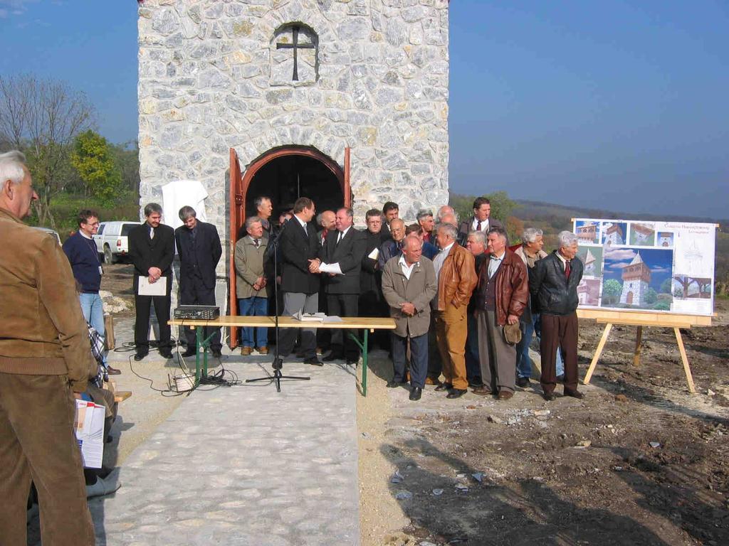 Vallom! Akkor értelmes, tartalmas az emberi élet, ha pozitív emléket és nyomokat hagyunk magunk után. Hiszem!