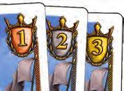Az azonos színű pajzzsal rendelkező árulók egymás tetejére kerüljenek. Minden játékos húzzon 4 küldetéskártyát a kezébe a pakliból.