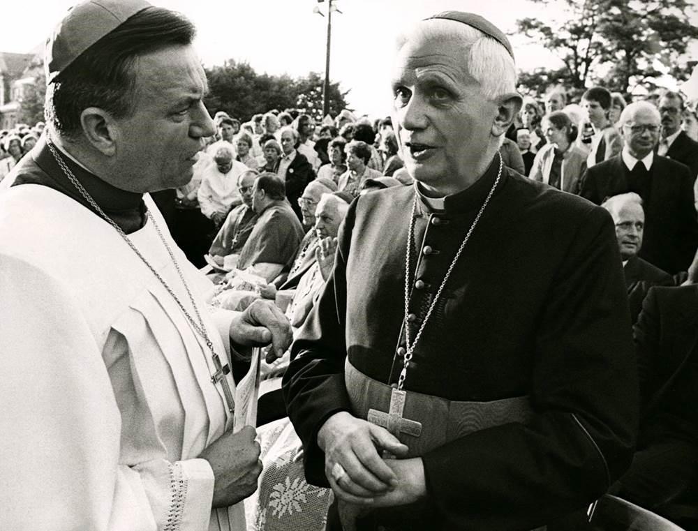 GÁL FERENC A NEMZETKÖZI TEOLÓGIAI BIZOTTSÁGBAN GÁL FERENC SAJÁT SZAVAI Ez egy 30 tagú bizottság Rómában, szellemi tanácsadó testülete a Hittani kongregációnak, mely prefektusának, jelenleg Joseph