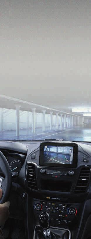 A rendszer képes felismerni az alkalmas parkolóhelyet, és automatikusan bekormányozza a járművet a párhuzamos vagy merőleges helyre.
