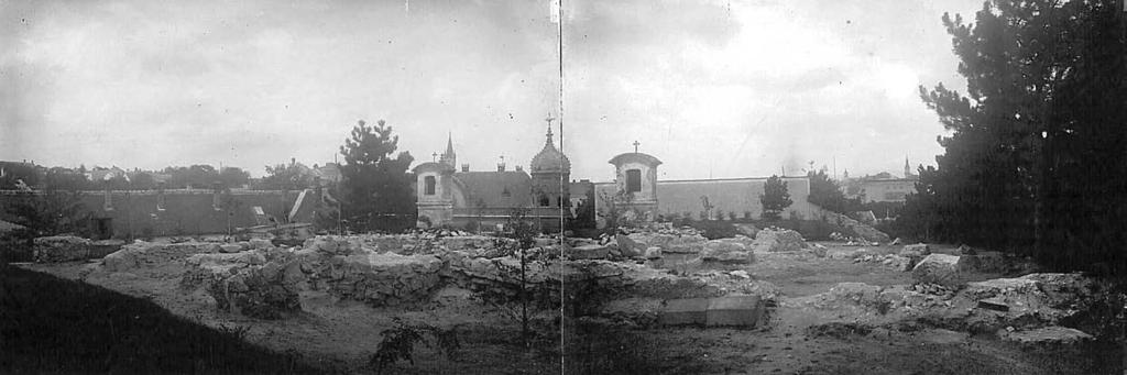 8 A helyreállított templomrom 2008 körül. Oszkó Zsuzsa felvétele. Rainer Pál. szerk: Veszprém megye egyházi élete a középkorban. Kiállítási katalógus. Veszprém, 2009. 29.
