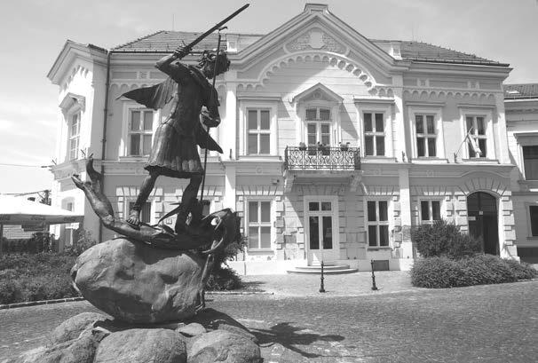 Utazásaim célirányosak, s főleg a várnegyedre és közvetlen környezetére koncentrálódnak, ám így is feltűnt, hogy ez idő alatt mennyi új emléktáblát és köztéri szobrot avattak fel a város területén és