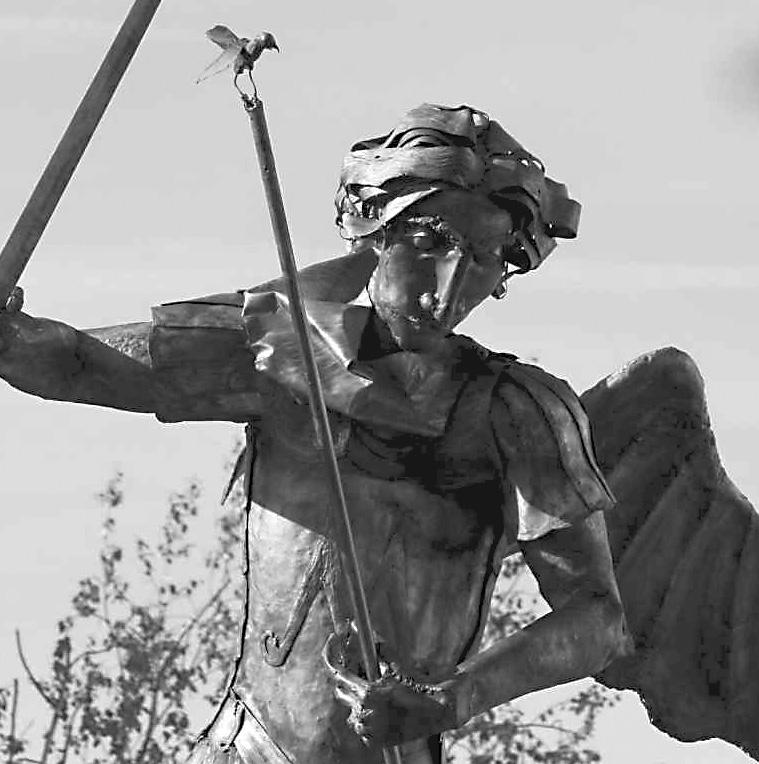 Szent Mihály mint Apotropaikus Drámai találkozás az Óváros téren mint szabadtéri színpadon Szent Mihály arkangyallal.