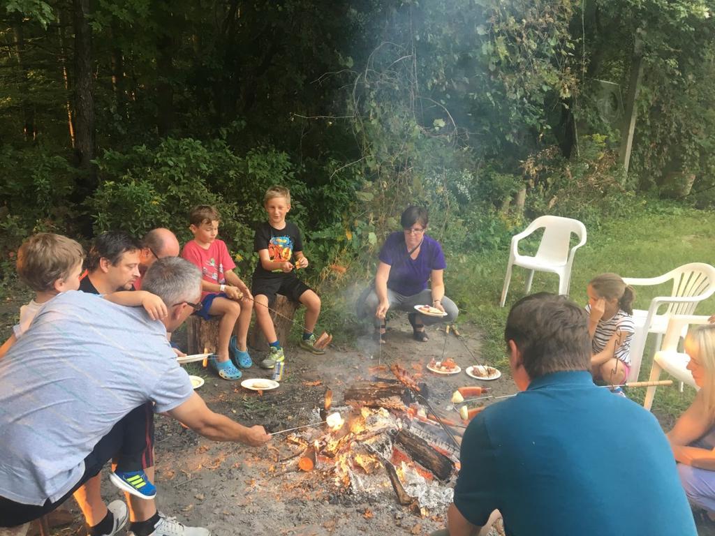 Iskoakezdő szalonnasütés party! Szeptember 15-én, szombaton délután 5 órától megkezdjük a szokásos tanévköszöntő szalonnasütő partinkat. Mindenkit szeretettel várunk!