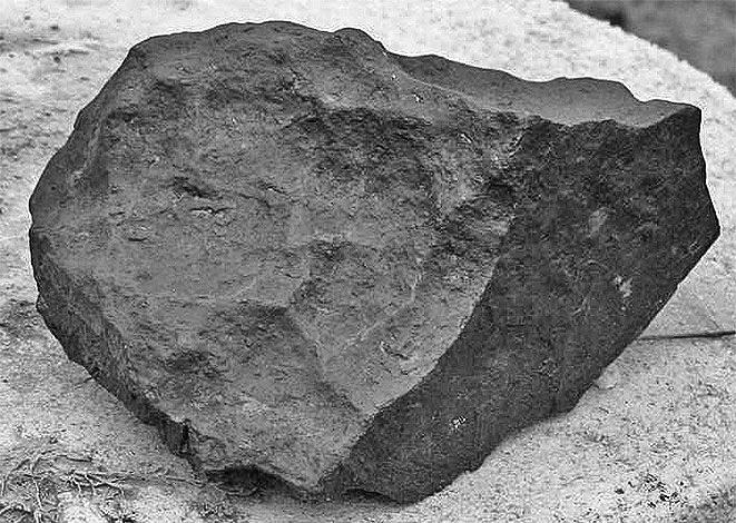 METEOROK Kaposfüredtől Nagyvázsonyig egy vasmeteorit története Jelenleg 8 db magyarországi meteoritot tartunk nyilván, kezdve az 1857-es híres Kaba CV3 szenes kondrittól a 2012-ben talált Csátalja H4