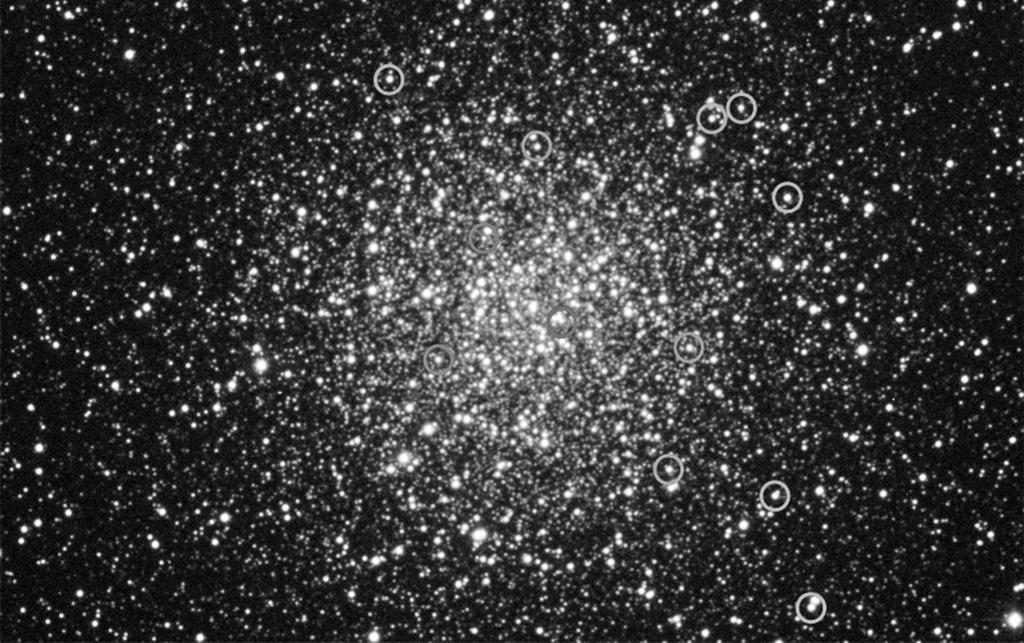 VÁLTOZÓCSILLAGOK Változócsillagok az NGC 3201-ben. A felvételek készítése során többnyire az RR Lyrae csillagok fényváltozást sikerült megörökítenem (néhányat külön megjelöltem).