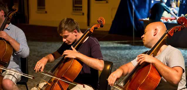 Március és június között - Comacchio és a Pó-delta parkjában Primavera slow a Pó-delta parkjában - Weekend teljes természettel! www.podeltabirdfair.it Április 20. és április 25.