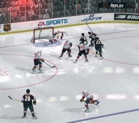 sport nhl 2005 csolyázni, illetve a szélekre helyezkedni, így szinte mindig van megjátszható ember, ha passzolni akarunk.