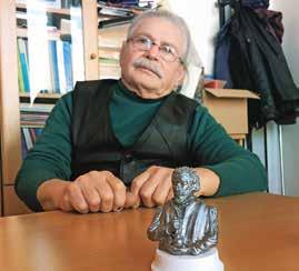 JÓZSA LAJOS SZOBRÁSZMŰVÉSZ 1944. november 7-én született Debrecenben. Képzőművészeti körben végzett tanulmányokat Budapesten, mestere: Kirchmayer Károly volt.