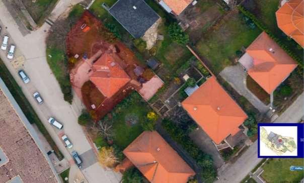 Árpád utca 143.sz. alatti telek előtti közterület Az Árpád utca 143.sz. előtti közterület rézsűs kialakítású. Az utca másik oldalán parkolók kerületek kialakításra.