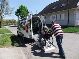 valamint kísérő szolgáltatásokat vehetnek igénybe.