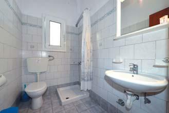 tengerre és a falura egyaránt. Feláras (5/10%) apartman!