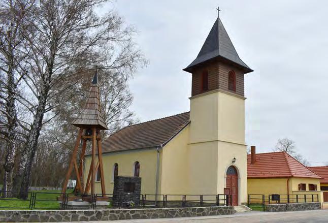 Az imaház tornyának építéséhez egy megállapodásból szerzett forrást a község. Így végül méltó templomhoz jutott az evangélikus gyülekezet.