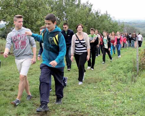 TEMA n 5 n plesove podučavala nastavnica Silvija Varga i mađarske par iz Erdelja Emőke Korodi i Szilárd Jánosi.