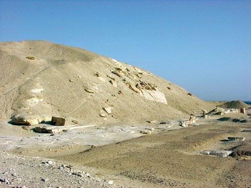 5. KÖZÉPBIRODALOM (Kr. e. 2055 1650) 65 60c. kép. I. Szenuszert piramisa (nyugati oldal). Középbirodalom, XII. dinasztia, I. Szenuszert uralkodása (Kr. e. 1956 1911).