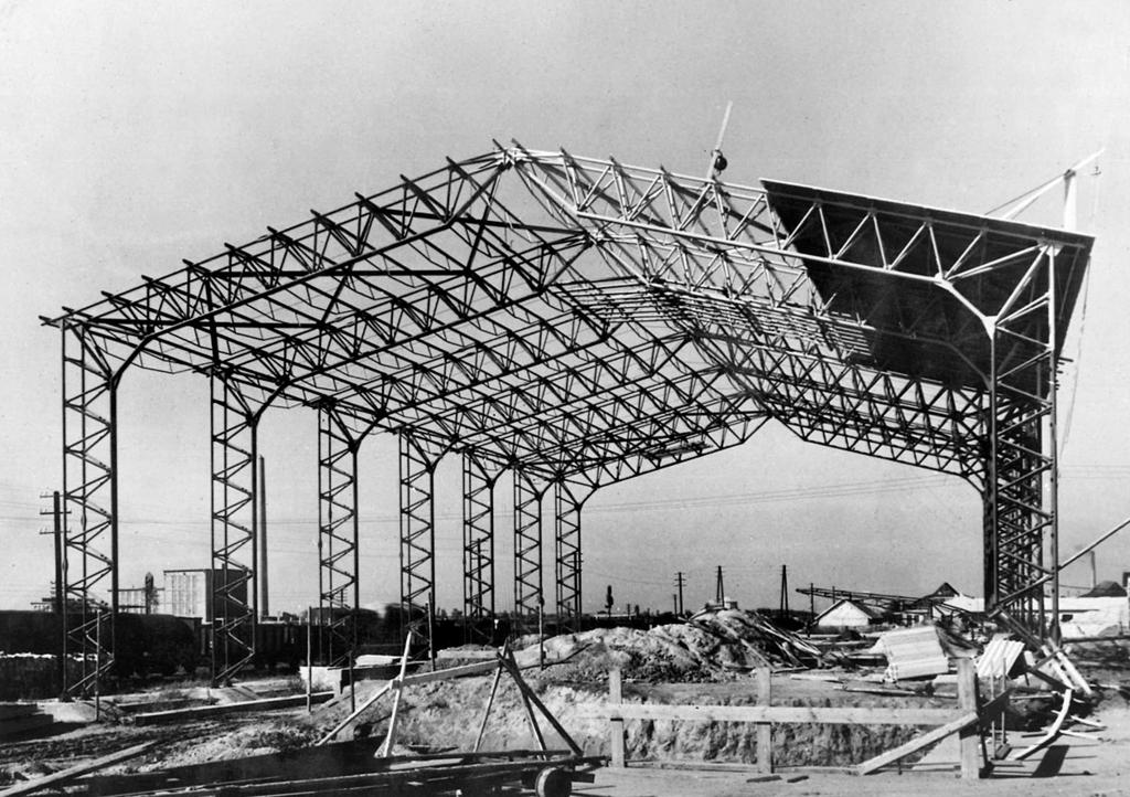 5. A Kőolajipari Gépgyár raktárcsarnokának szerkezete, Budapest. 1960-as évek eleje. Tervezők: Horváth Iván, Mayer József. Forrás: (Modern) (Ipari) Építészetért Alapítvány IPARTERV Fotóarchívum, No.