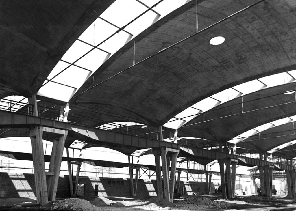 9. A Csepel Vas- és Fémművek Csőgyárának üzemi csarnoka. 1960 1962 körül. Tervezők: Menyhárd István, Semsey Lajos. Forrás: (Modern) (Ipari) Építészetért Alapítvány IPARTERV Fotóarchívum, No.
