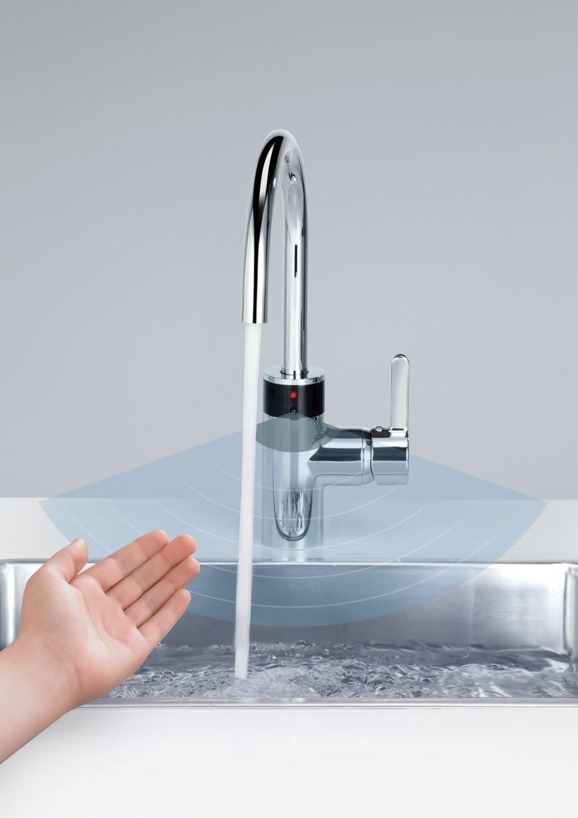 KLUDI E-GO 422100575 Víz amikor és ahogyan használjuk A KLUDI E-GO a konyhában oly sokszor vágyott harmadik kéz; egy megoldás: az intelligens infra rendszer megnyitja a vizet, amikor szükség van rá